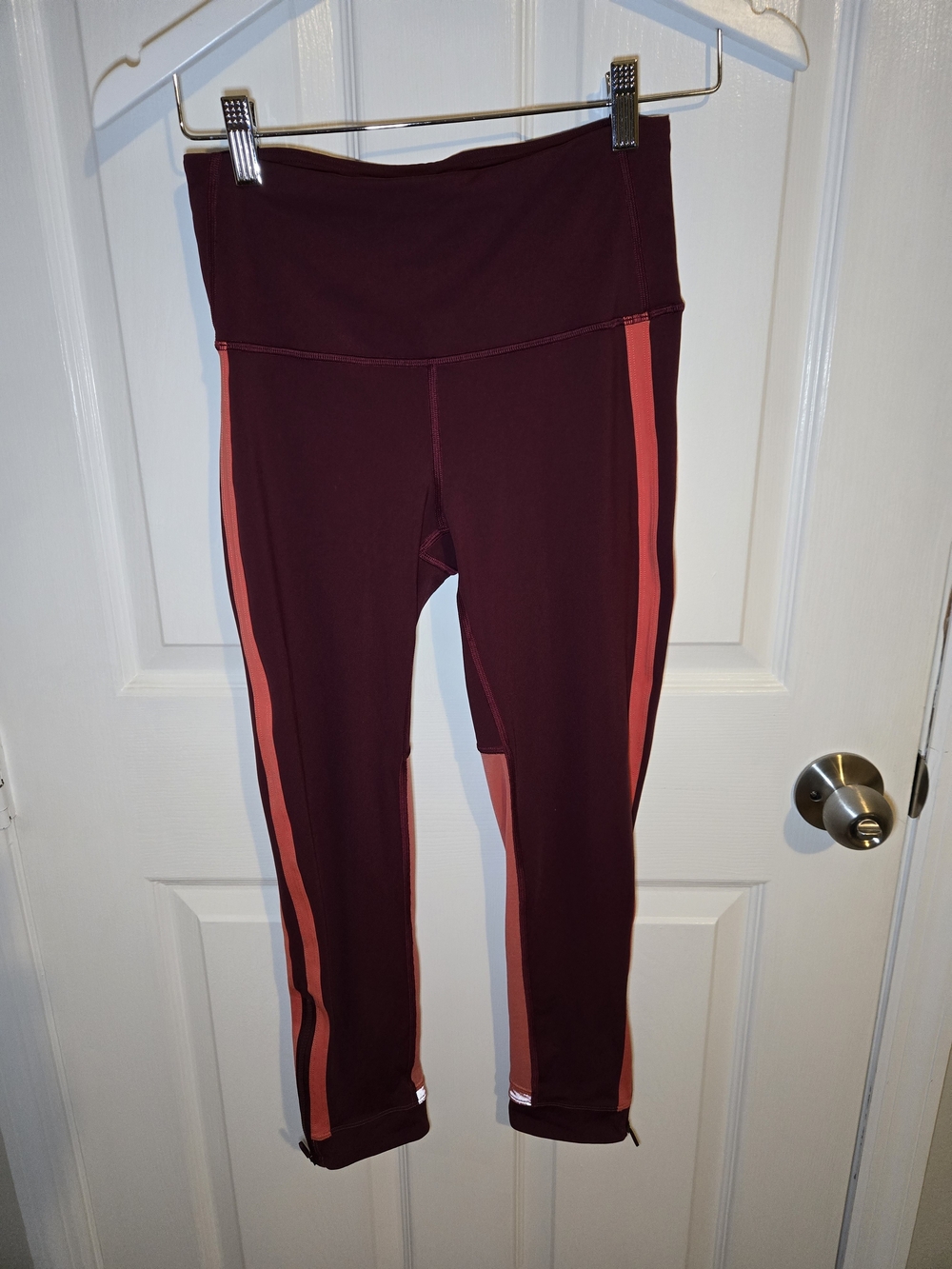 Lululemon Women’s Size 6 Burgundy Colorblock Crop Leggings W/ Zip Pocket